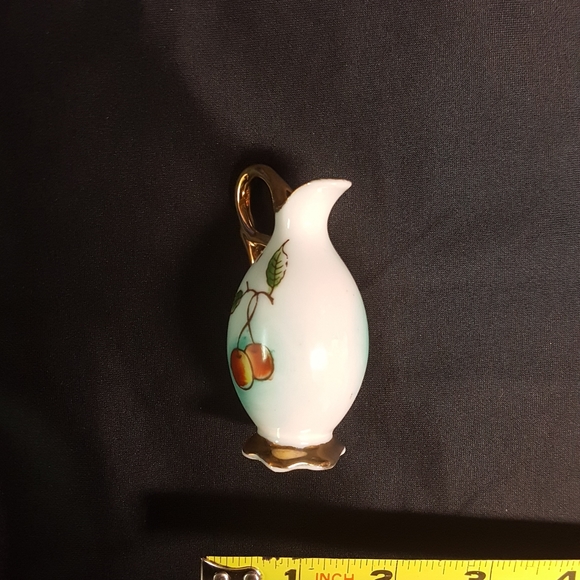 Vintage Ucagco Ceramics Japan miniature pitcher - Picture 7 of 9
